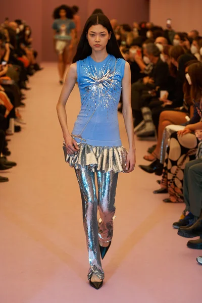 Look 28